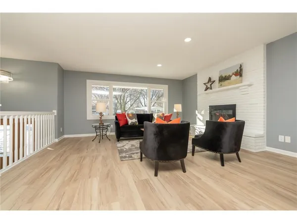 $549,800 | 300 Viking Drive, Mankato, MN 56001