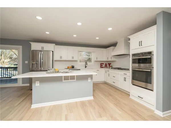 $549,800 | 300 Viking Drive, Mankato, MN 56001