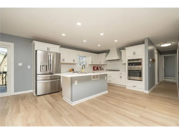 $549,800 | 300 Viking Drive, Mankato, MN 56001