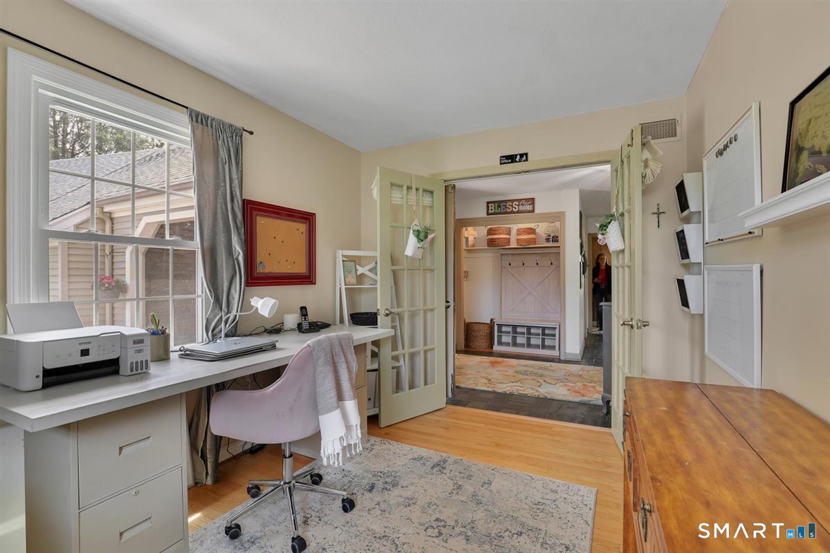 72 Old Post Road Wethersfield, CT 06109 - Photo 14 of 40 a workspace with furniture and window