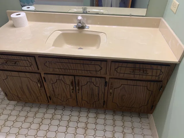 $179,999 | 10420 Circle Drive, Unit 22B, Oak Lawn, IL 60453