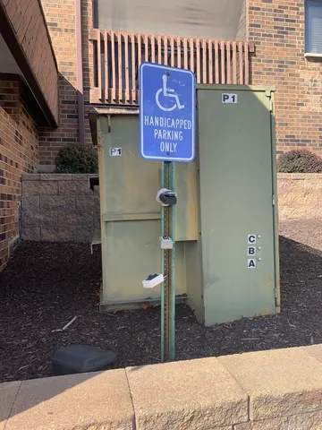 $179,999 | 10420 Circle Drive, Unit 22B, Oak Lawn, IL 60453