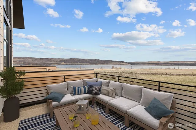 $859,950 | 40 Chinook Drive, Vantage, WA 98950