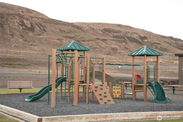 $859,950 | 40 Chinook Drive, Vantage, WA 98950