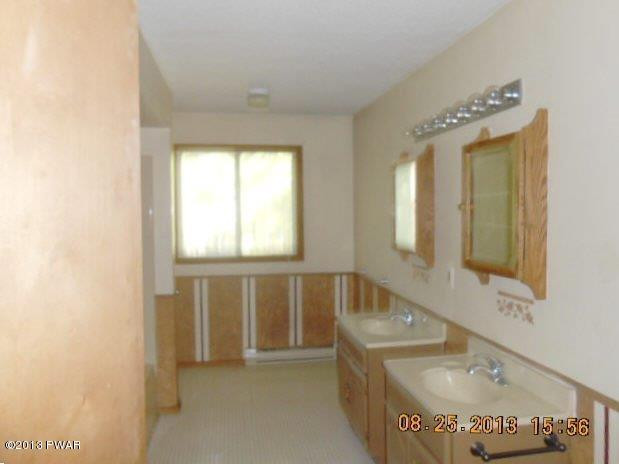 206 Doolan Road Dingmans Ferry, PA 18328 - Photo 8 of 10