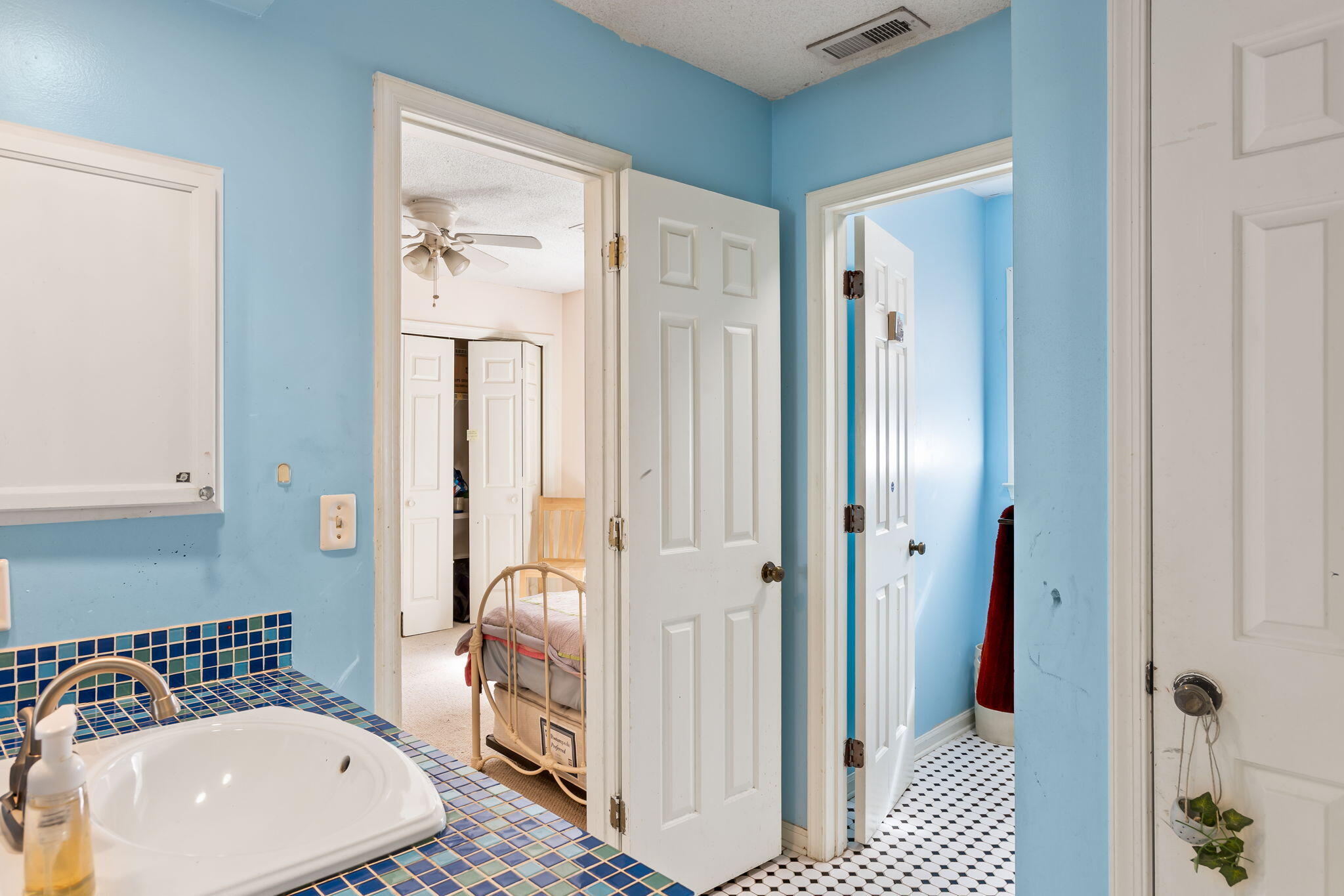 679 King Street Mount Pleasant, SC 29464 - Photo 15 of 24 Full bath