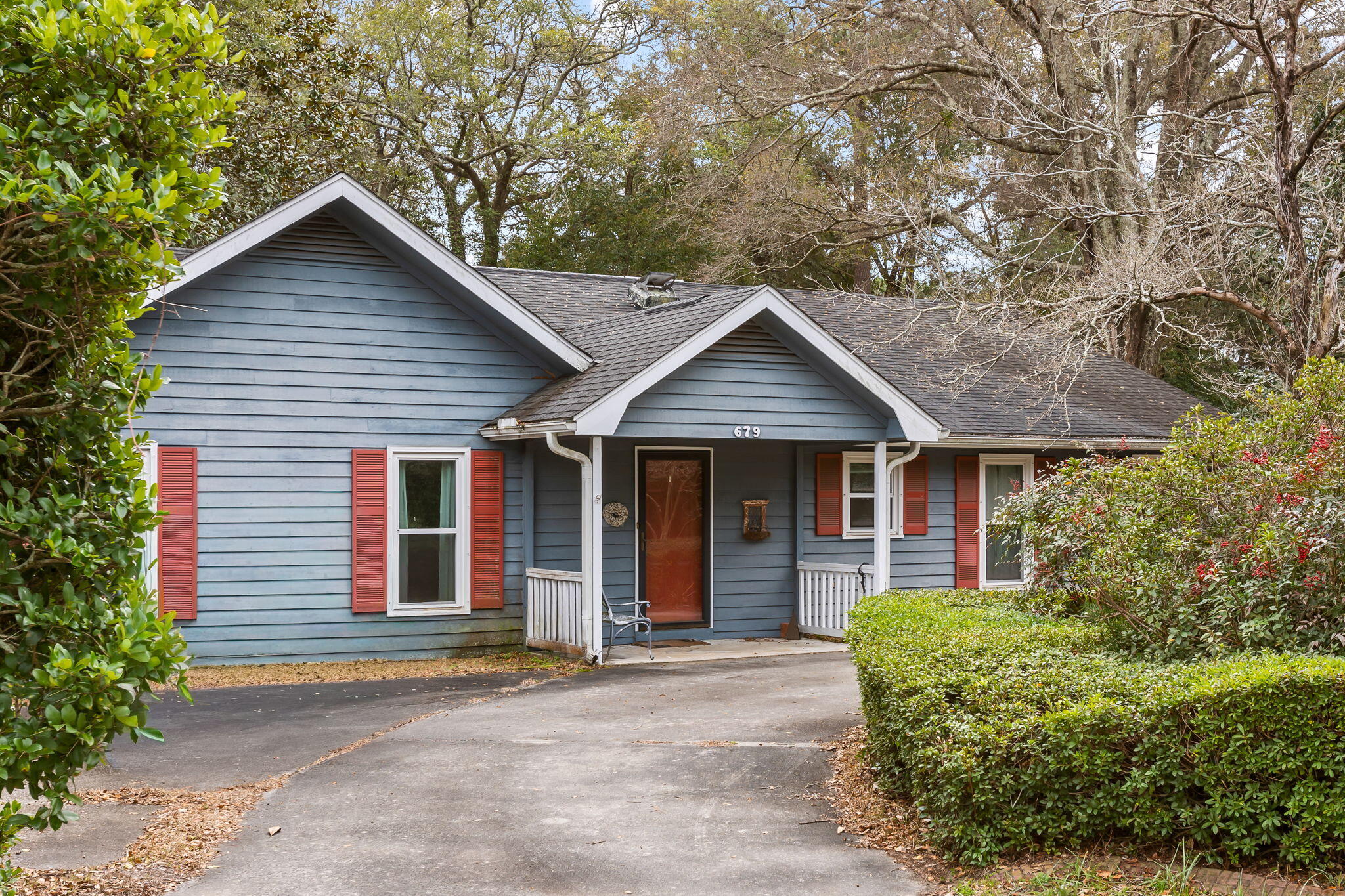 679 King Street Mount Pleasant, SC 29464 - Photo 5 of 24 1925 sf home