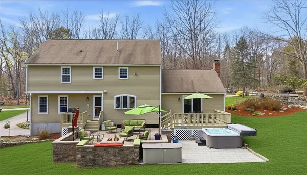 $999,900 | 7 Bogastow Circle, Millis, MA 02054