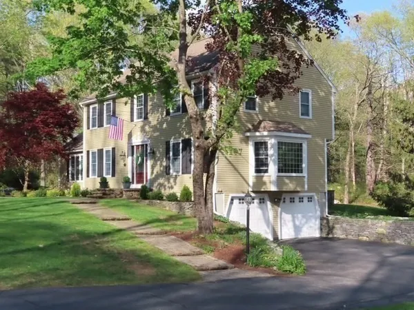 $999,900 | 7 Bogastow Circle, Millis, MA 02054