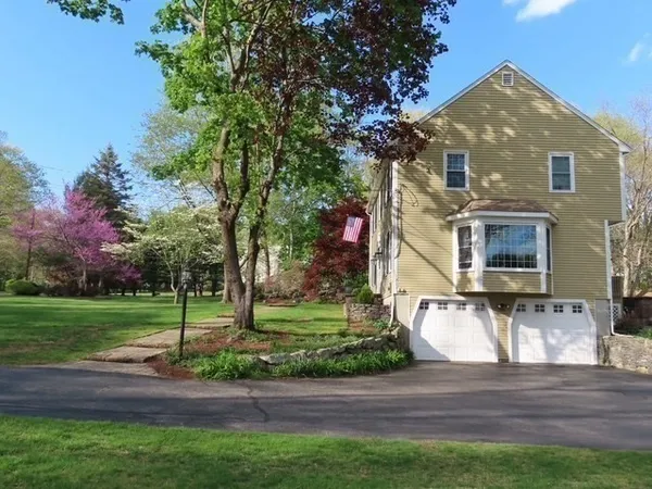 $999,900 | 7 Bogastow Circle, Millis, MA 02054