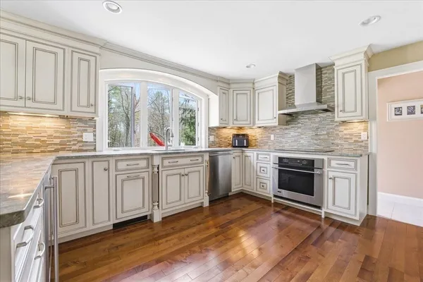 $999,900 | 7 Bogastow Circle, Millis, MA 02054