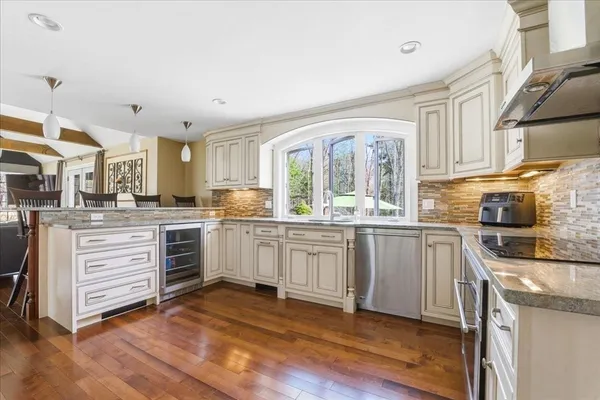 $999,900 | 7 Bogastow Circle, Millis, MA 02054