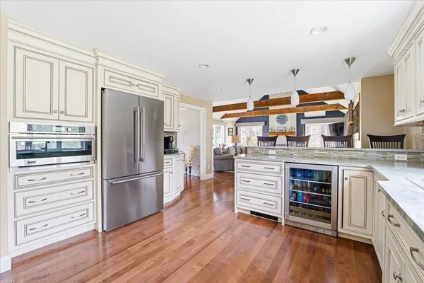 $999,900 | 7 Bogastow Circle, Millis, MA 02054
