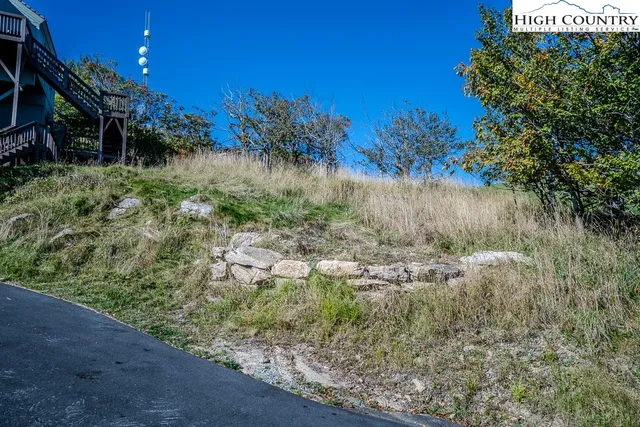 $125,900 | 104 Beech Top Road, Beech Mountain, NC 28604