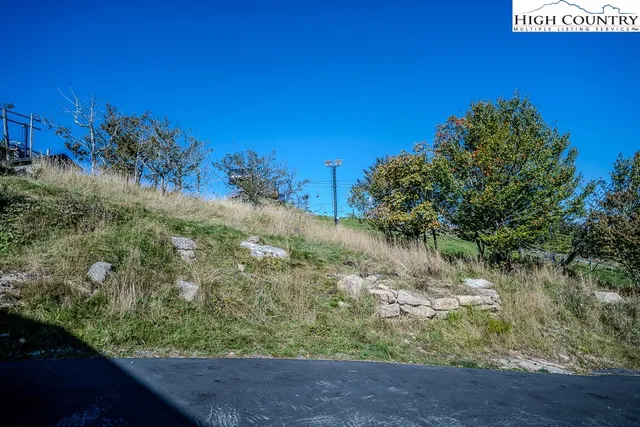 $125,900 | 104 Beech Top Road, Beech Mountain, NC 28604