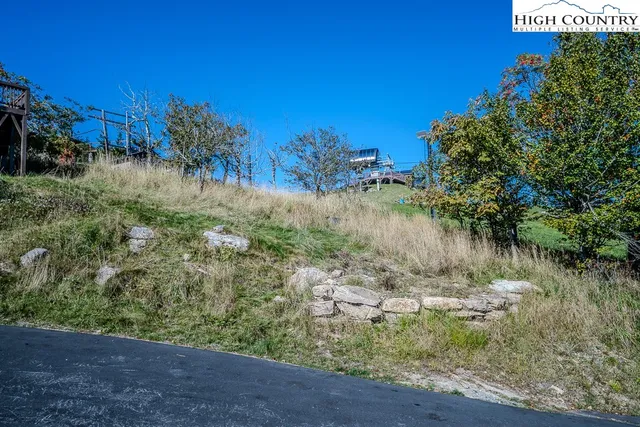 $125,900 | 104 Beech Top Road, Beech Mountain, NC 28604