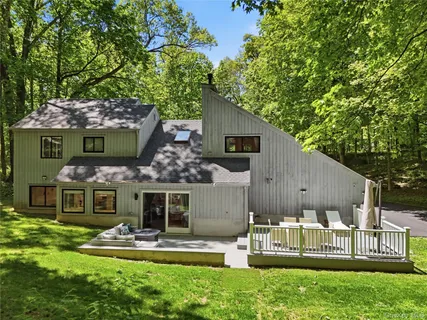 $999,000 | 61 Cliffside Lane, Mount Kisco, NY 10549