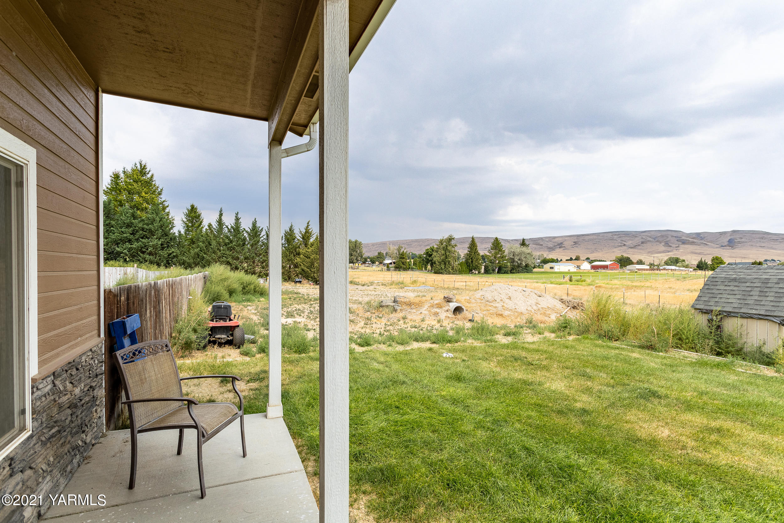 391 Sheep Company Road Selah, WA 98942 - Photo 3 of 26 a view of lake from balcony