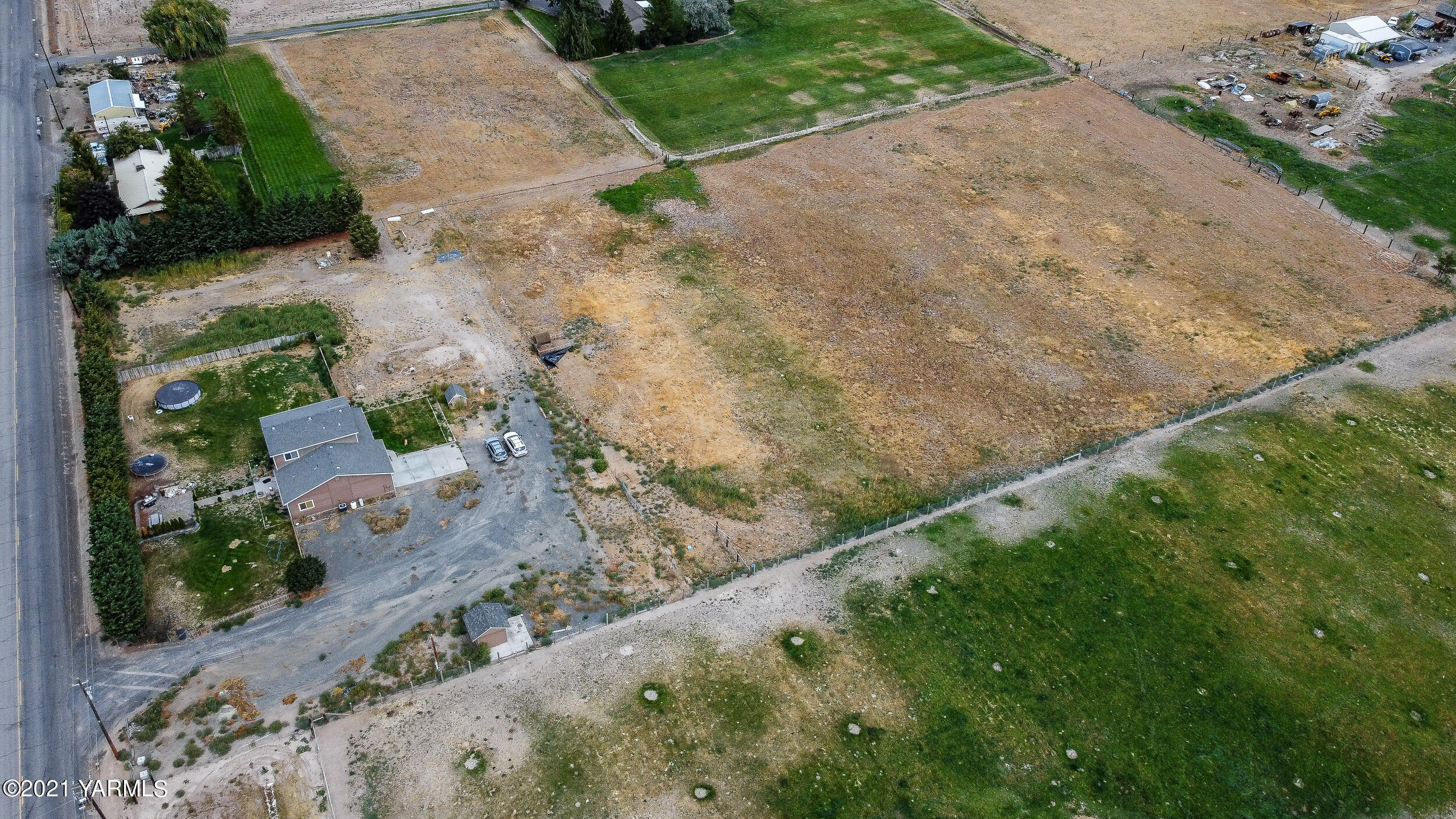 391 Sheep Company Road Selah, WA 98942 - Photo 26 of 26 a backyard of a house with lots of green space