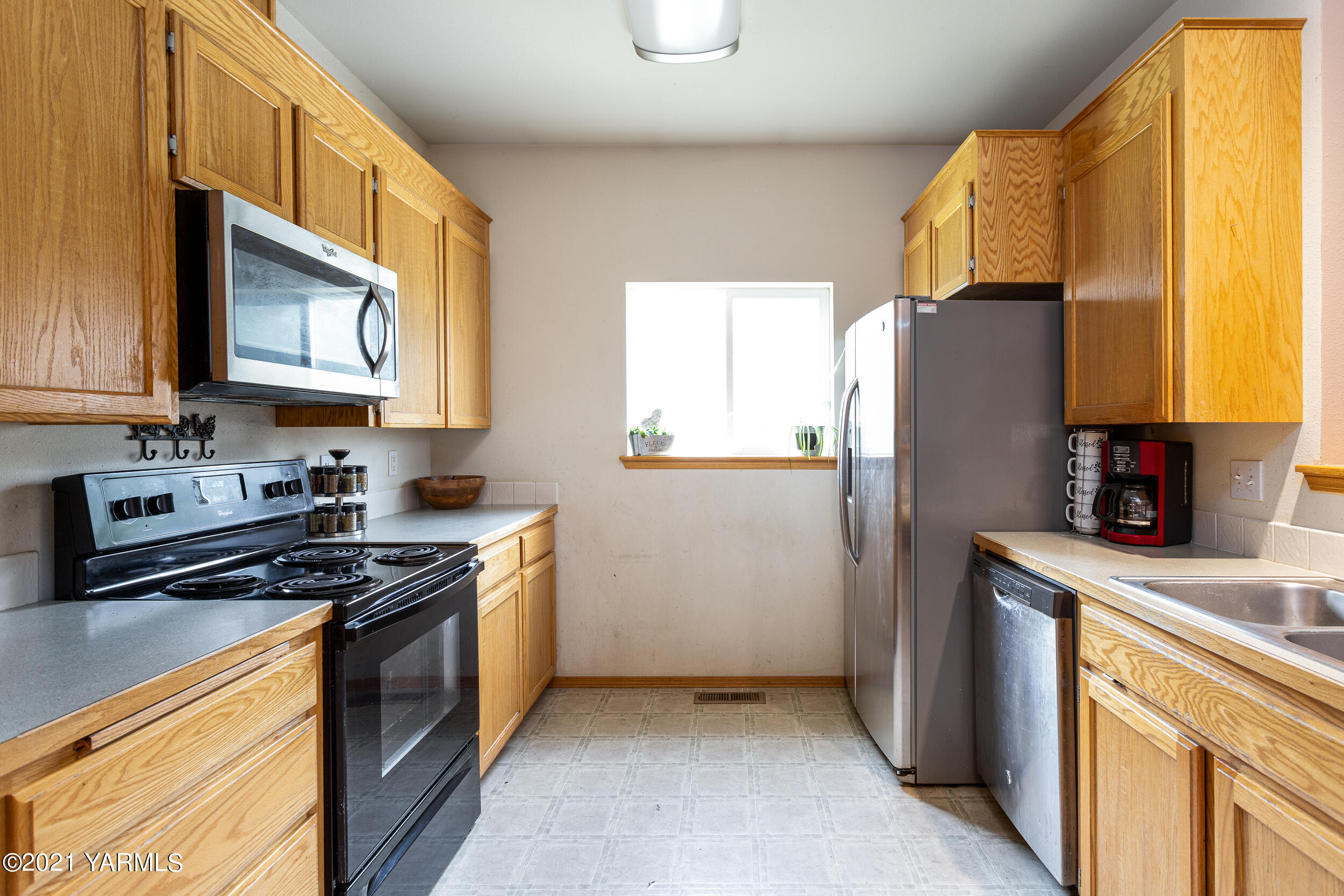 391 Sheep Company Road Selah, WA 98942 - Photo 10 of 26 a kitchen with stainless steel appliances granite countertop a refrigerator a sink a stove a microwave a counter top and cabinets