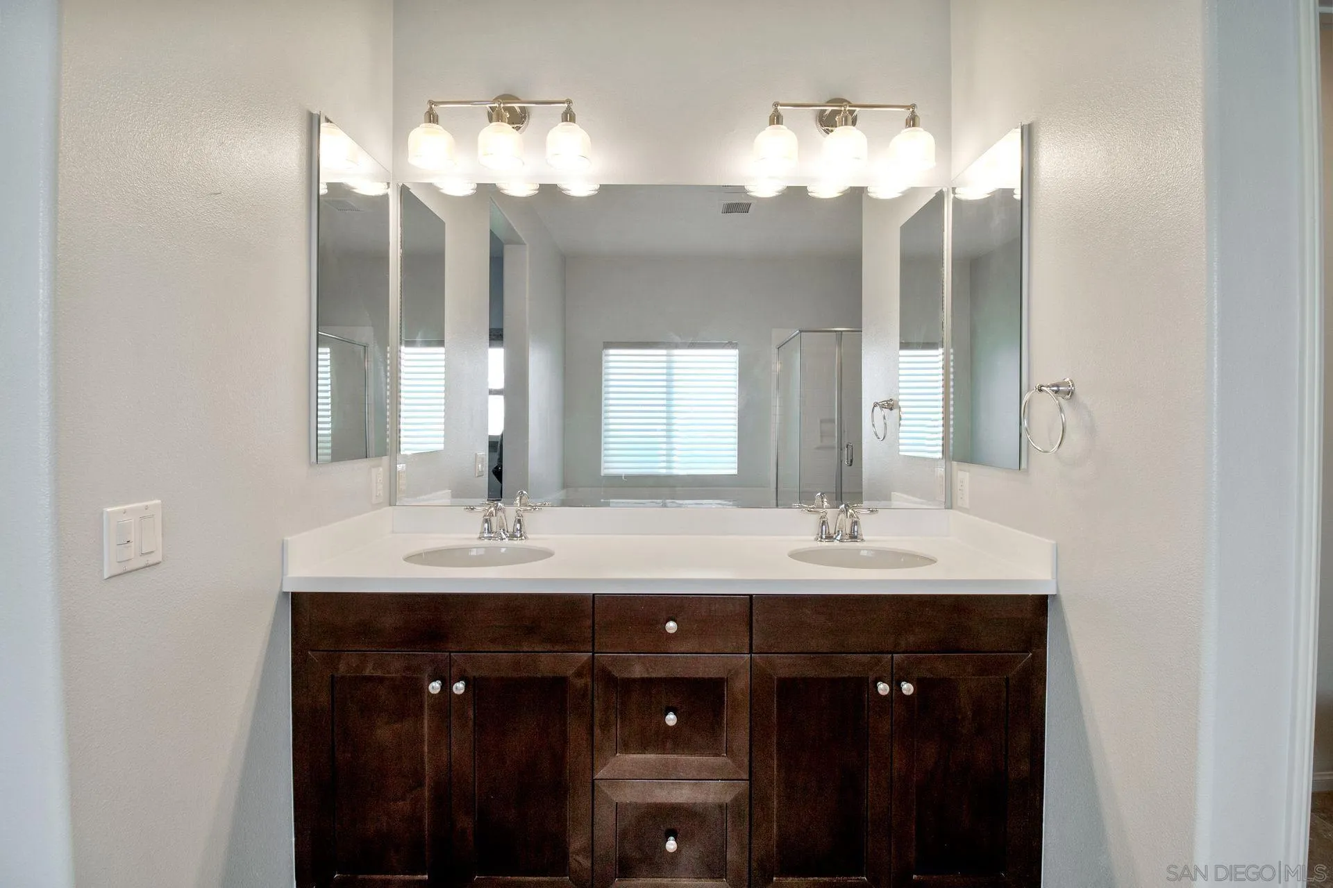 393 Calabrese Street Fallbrook, CA 92028 - Photo 23 of 38 Gallery Image 23