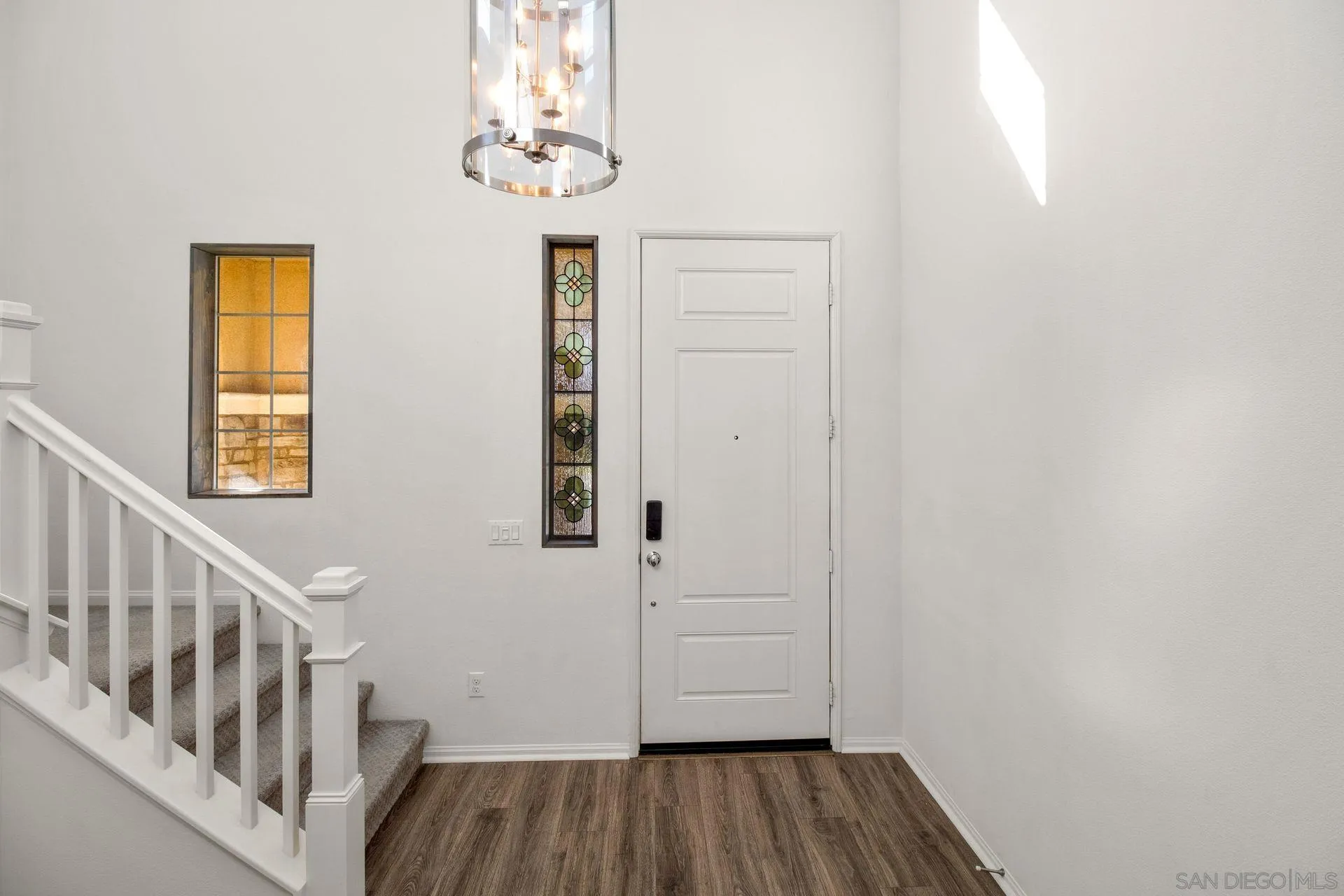 393 Calabrese Street Fallbrook, CA 92028 - Photo 8 of 38 Gallery Image 8