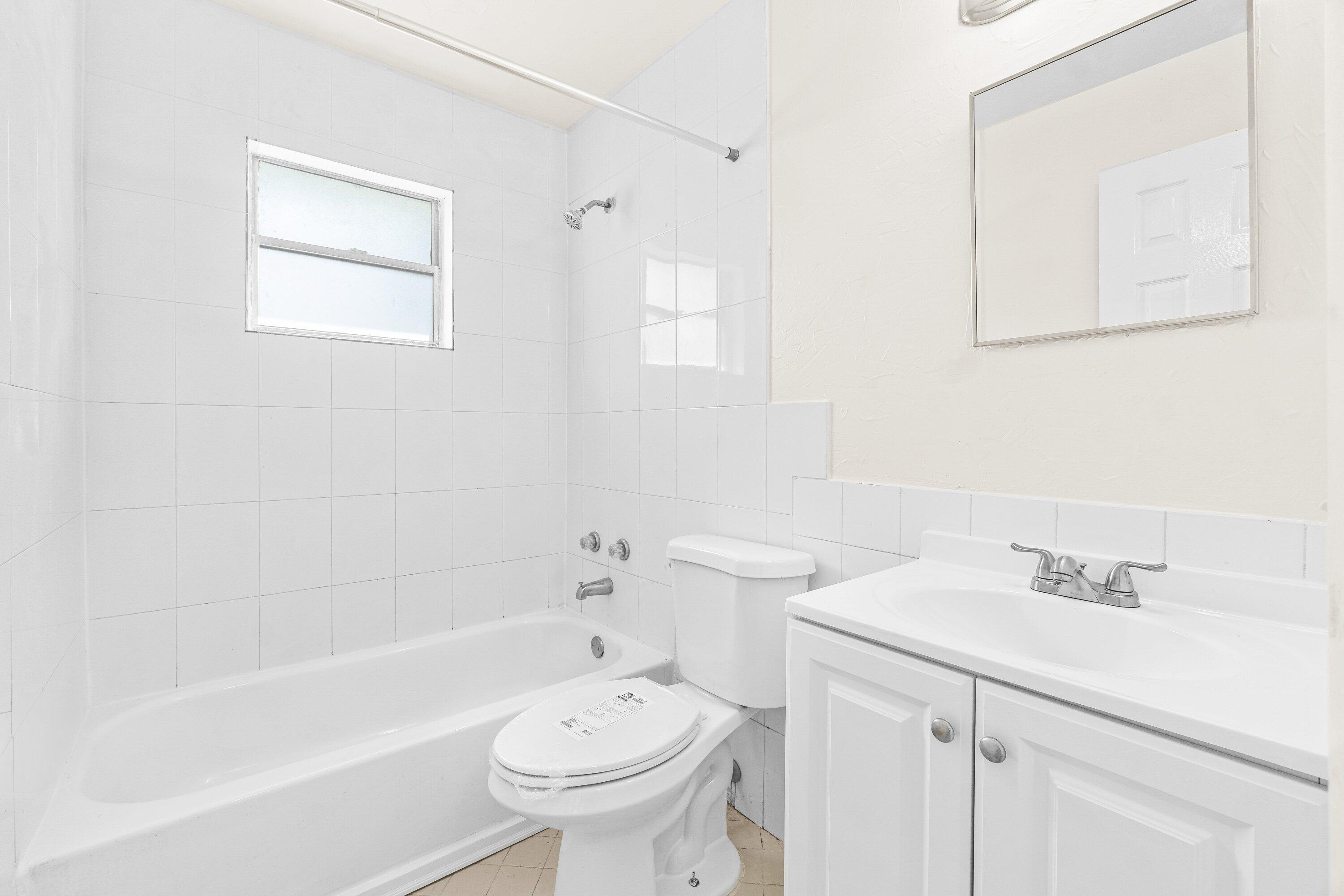 4869 Gulfstream Road Lake Worth, FL 33461 - Photo 11 of 20 a bathroom with a sink toilet and bathtub