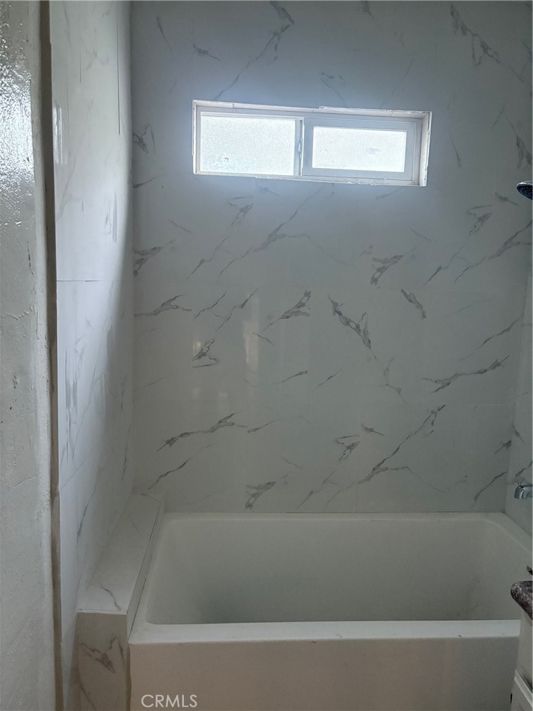 10206 South Vermont Avenue Los Angeles, CA 90044 - Photo 7 of 11 a bathroom with a bathtub