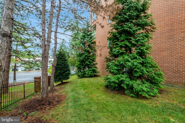 $335,000 | 245 South Pickett Street, Unit 102, Alexandria, VA 22304