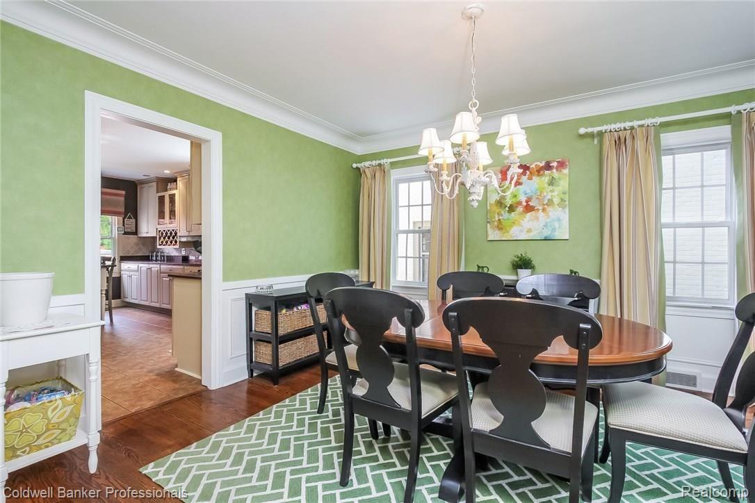 316 Merriweather Road Grosse Pointe, MI 48236 - Photo 11 of 46 010-Dining_Room-5853488-medium.jpg