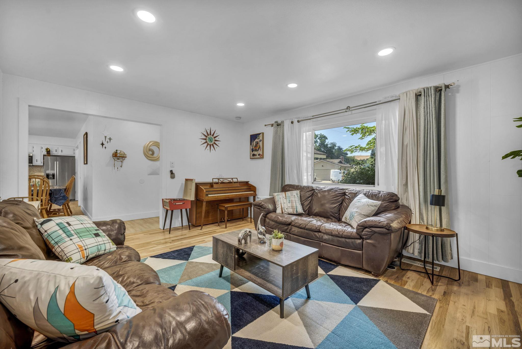 405 Gregory Way Sparks, NV 89431 - Photo 4 of 31 Photo 4