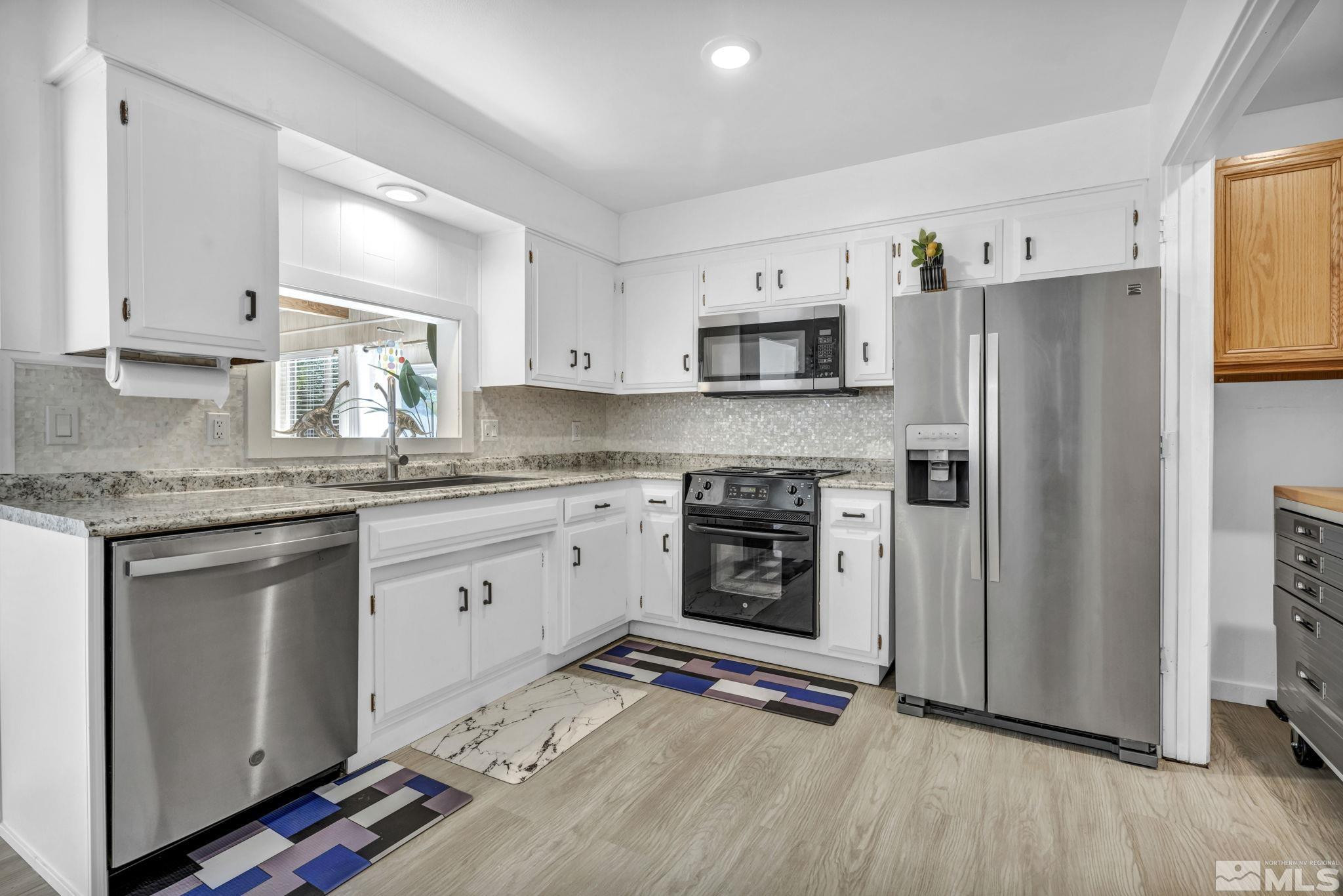 405 Gregory Way Sparks, NV 89431 - Photo 8 of 31 Photo 8