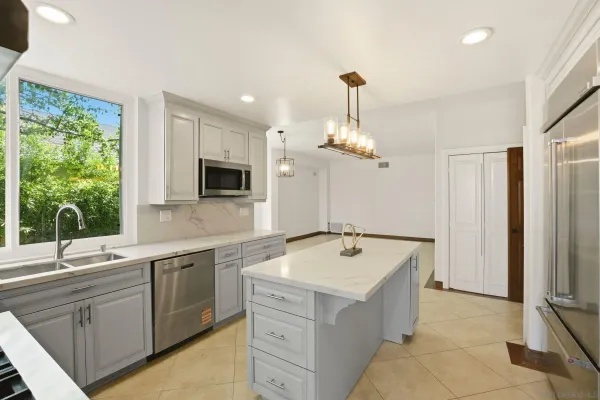 $9,500 | 6495 Caminito Northland, La Jolla, CA 92037
