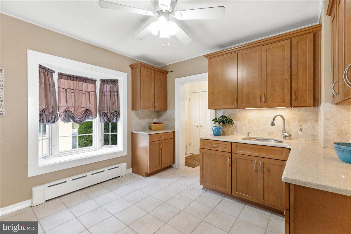 164 Roxboro Road Lawrence Township, NJ 08648 - Photo 12 of 31 Newer maple kitchen