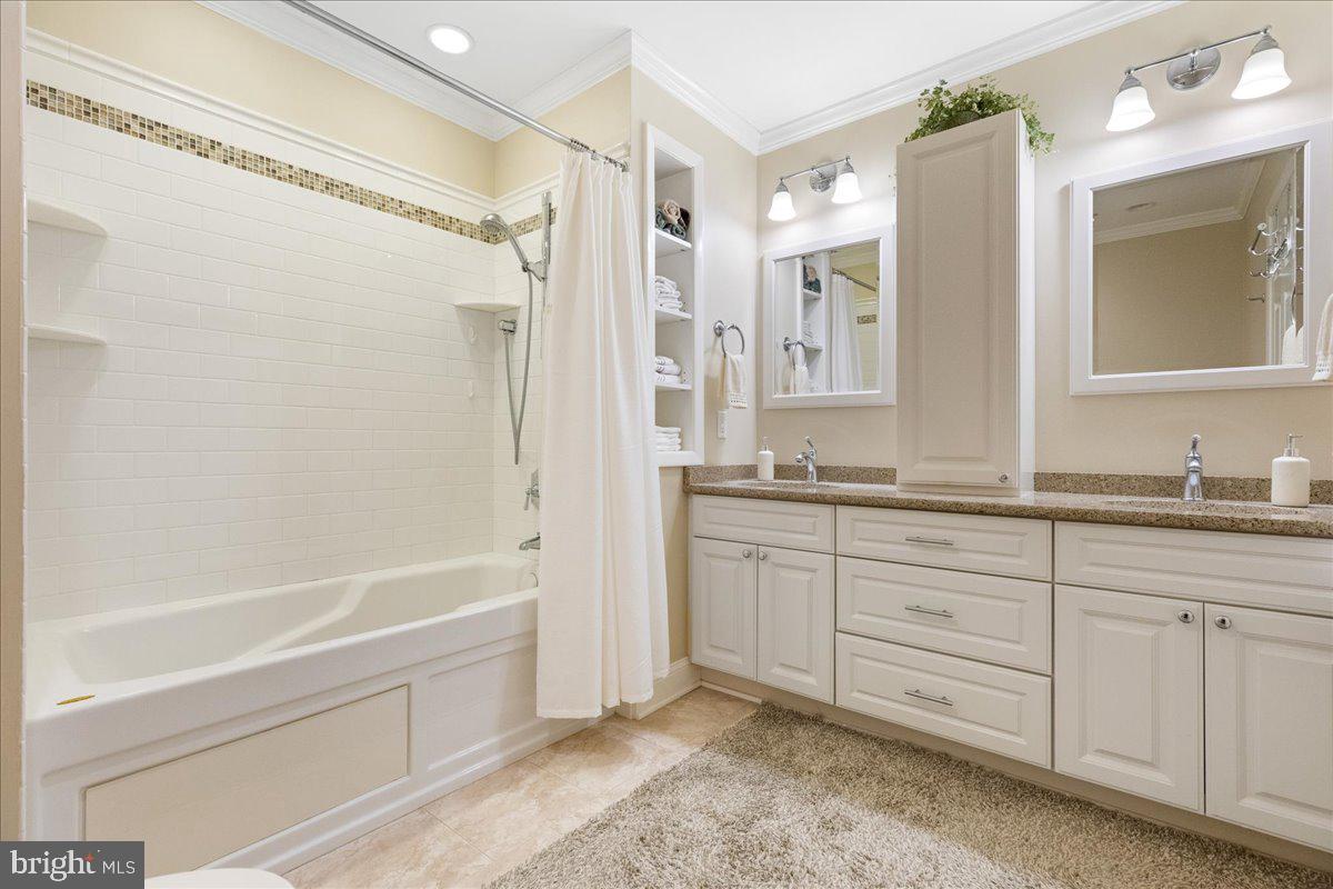 164 Roxboro Road Lawrence Township, NJ 08648 - Photo 24 of 31 Newer main Jacuzzi bath