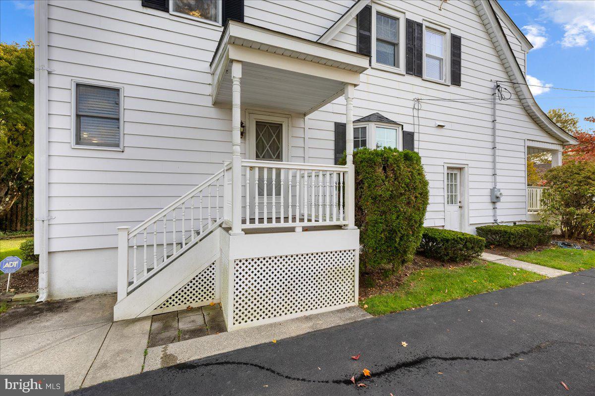 164 Roxboro Road Lawrence Township, NJ 08648 - Photo 25 of 31 Convenient side entry