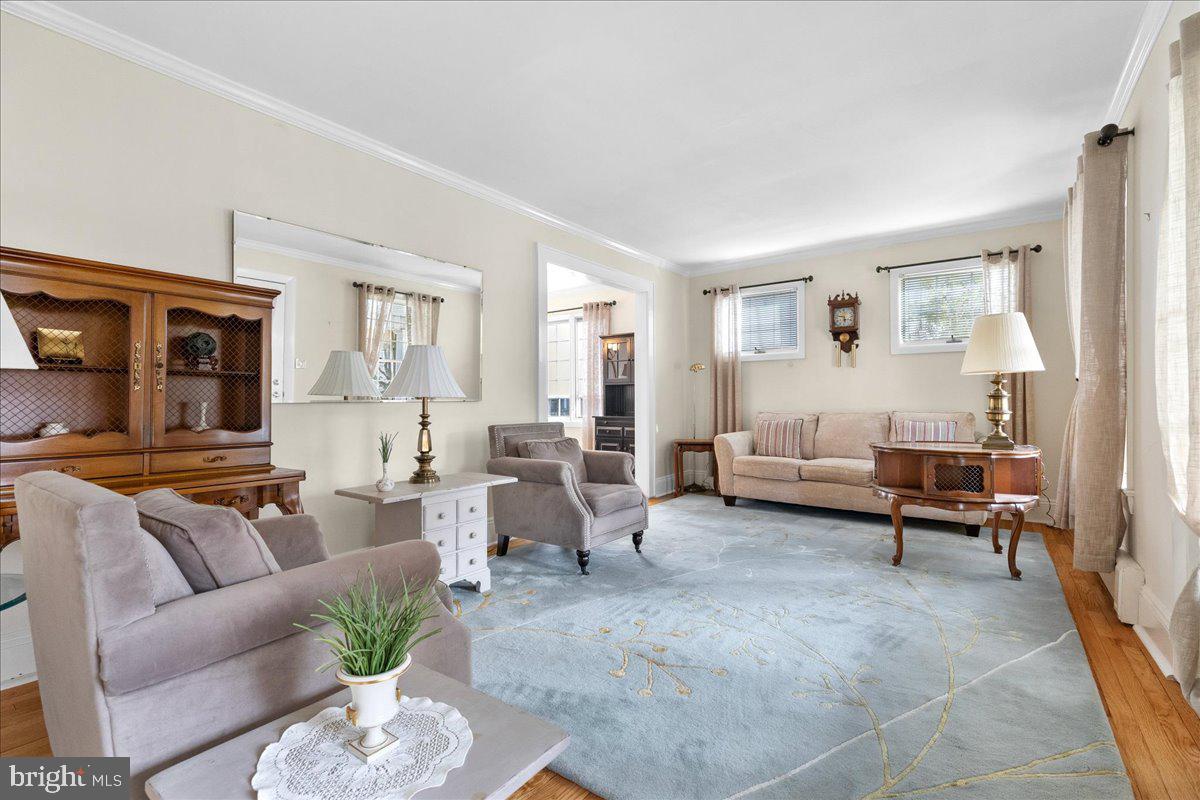 164 Roxboro Road Lawrence Township, NJ 08648 - Photo 8 of 31 Spacious and sunfilled