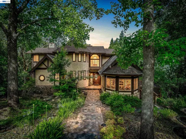 $799,000 | 8681 Winding Way, Fair Oaks, CA 95628