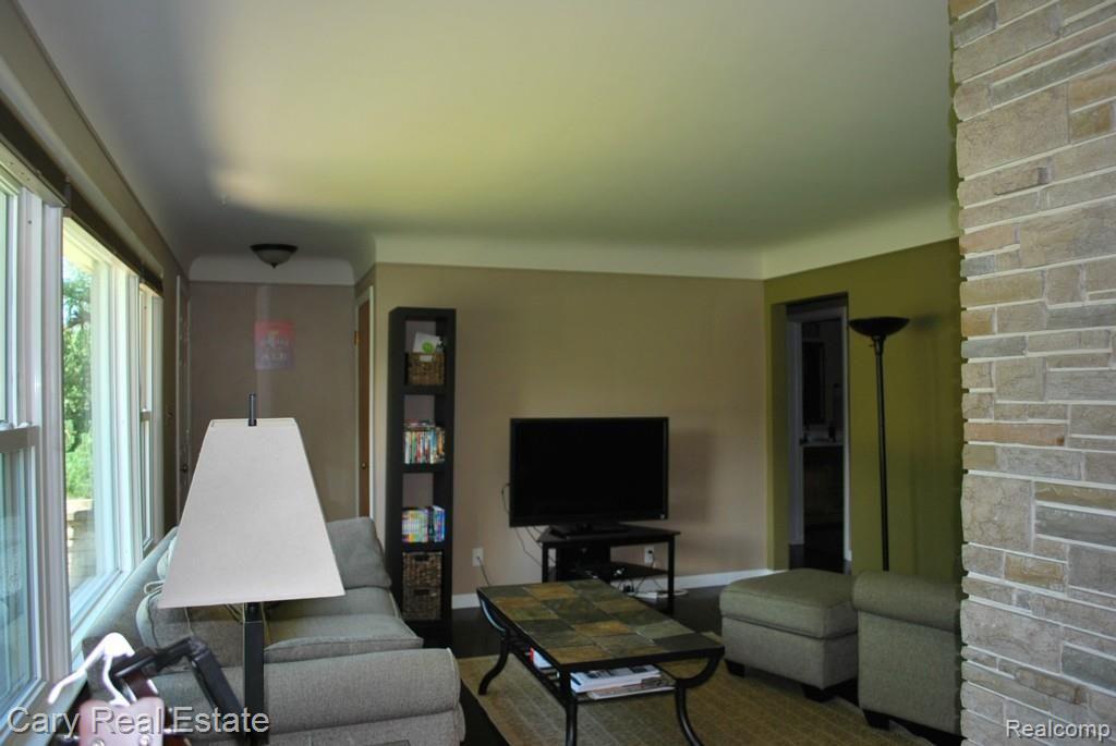 24860 Taft Road Novi, MI 48375 - Photo 3 of 31 DSC_1245.jpg