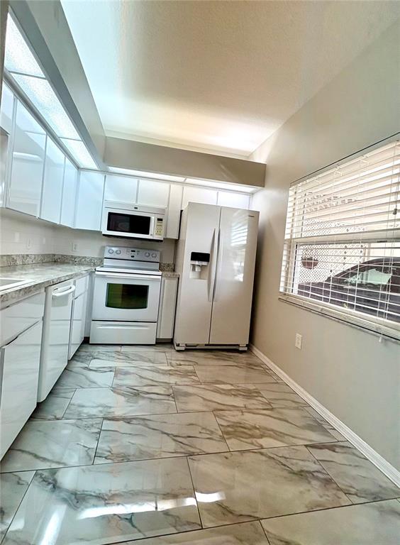 9221 Estrada Place New Port Richey, FL 34655 - Photo 5 of 16