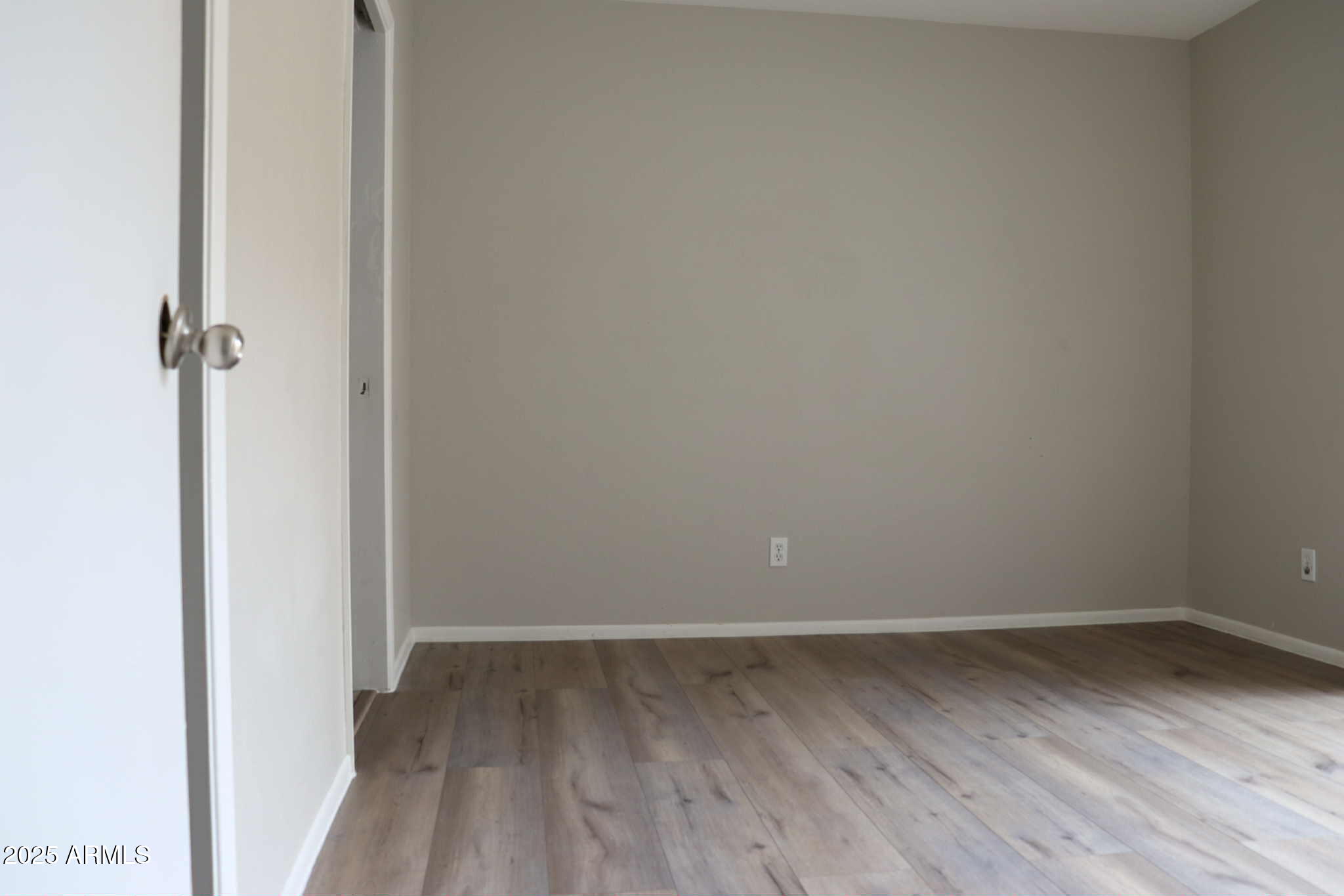 653 West Guadalupe Road, Unit 2005 Mesa, AZ 85210 - Photo 15 of 27 a view of a room with wooden floor