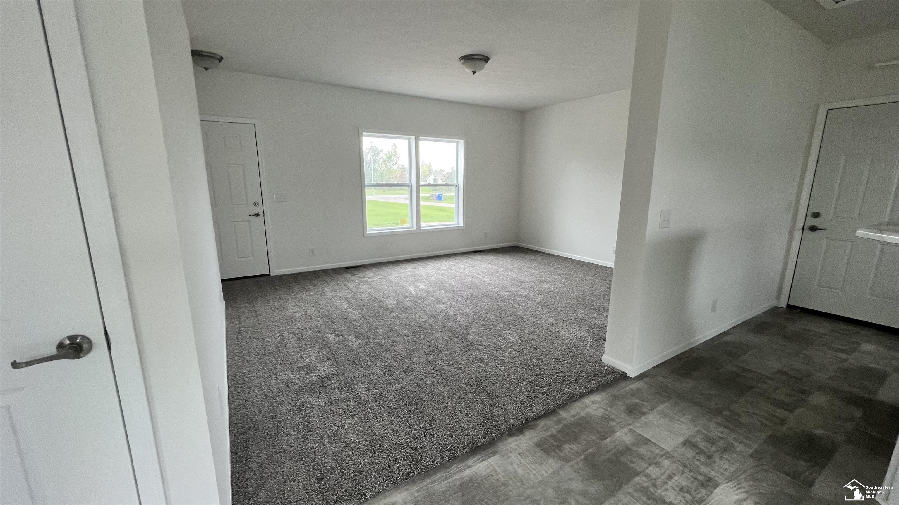1660 Buhl Road Newport, MI 48166 - Photo 11 of 43 Living room
