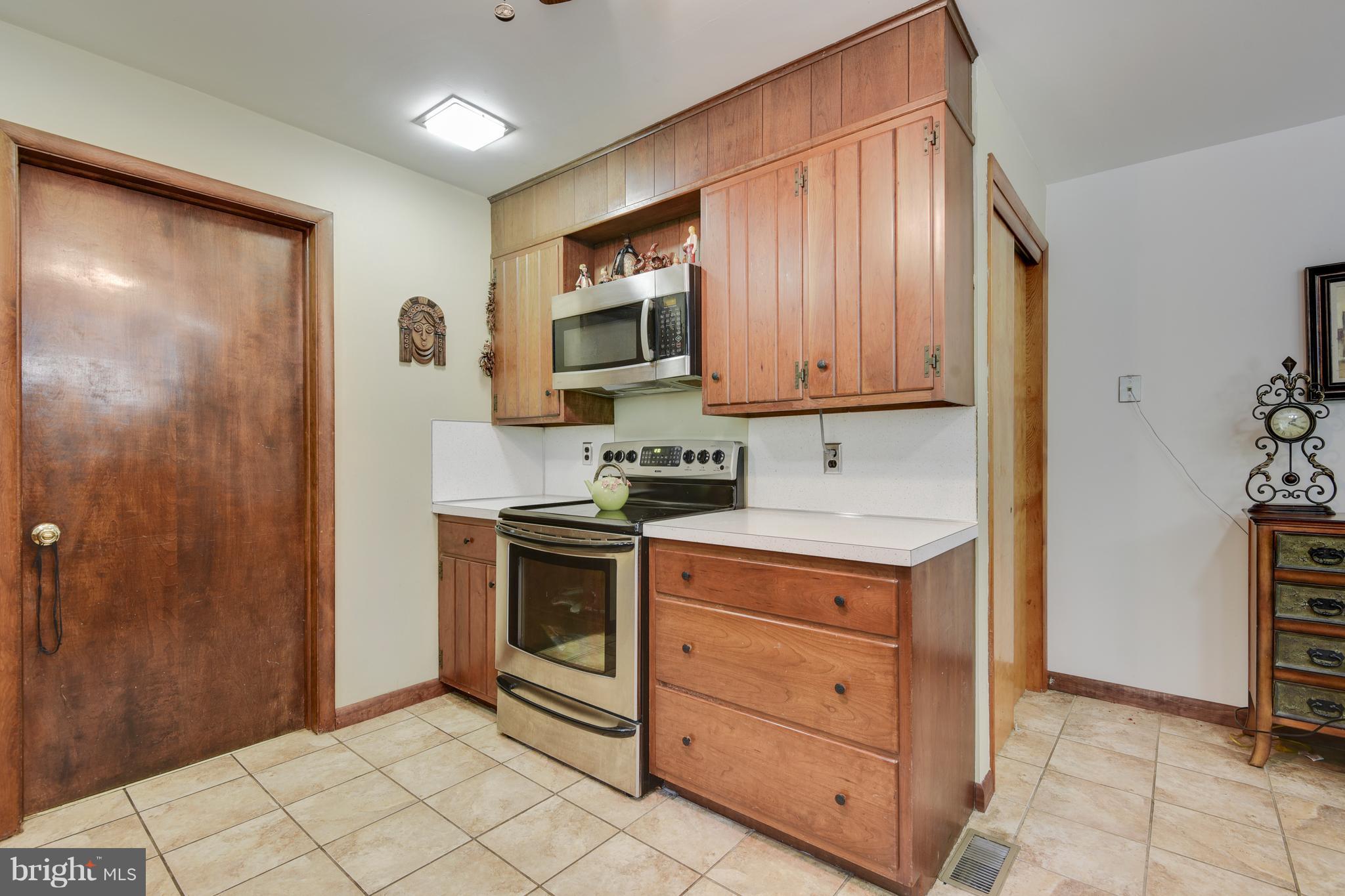 2045 Fridinger Mill Road Westminster, MD 21157 - Photo 10 of 30 Stainless steel appliance and huge pantry