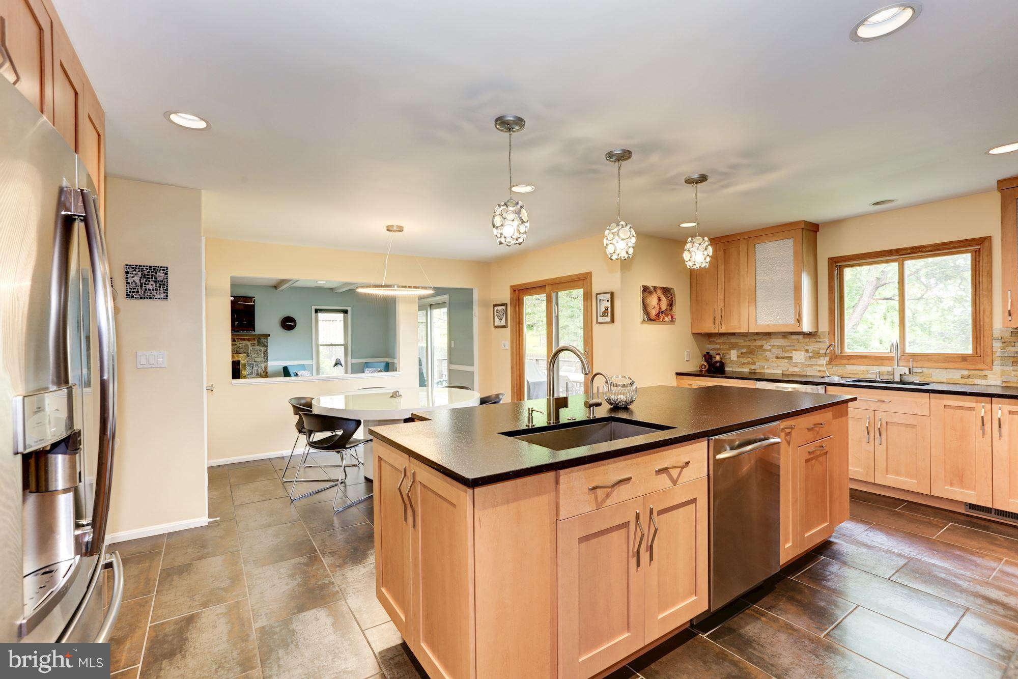11905 Greenleaf Avenue Potomac, MD 20854 - Photo 12 of 30 Kitchen with stainless steel applainces