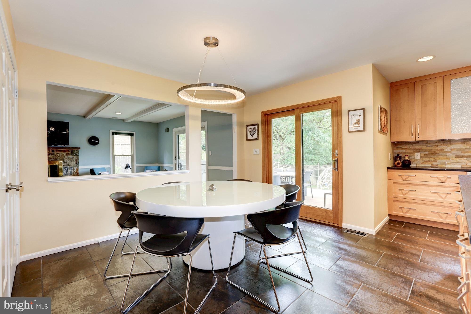 11905 Greenleaf Avenue Potomac, MD 20854 - Photo 13 of 30 Eat-in Kitchen