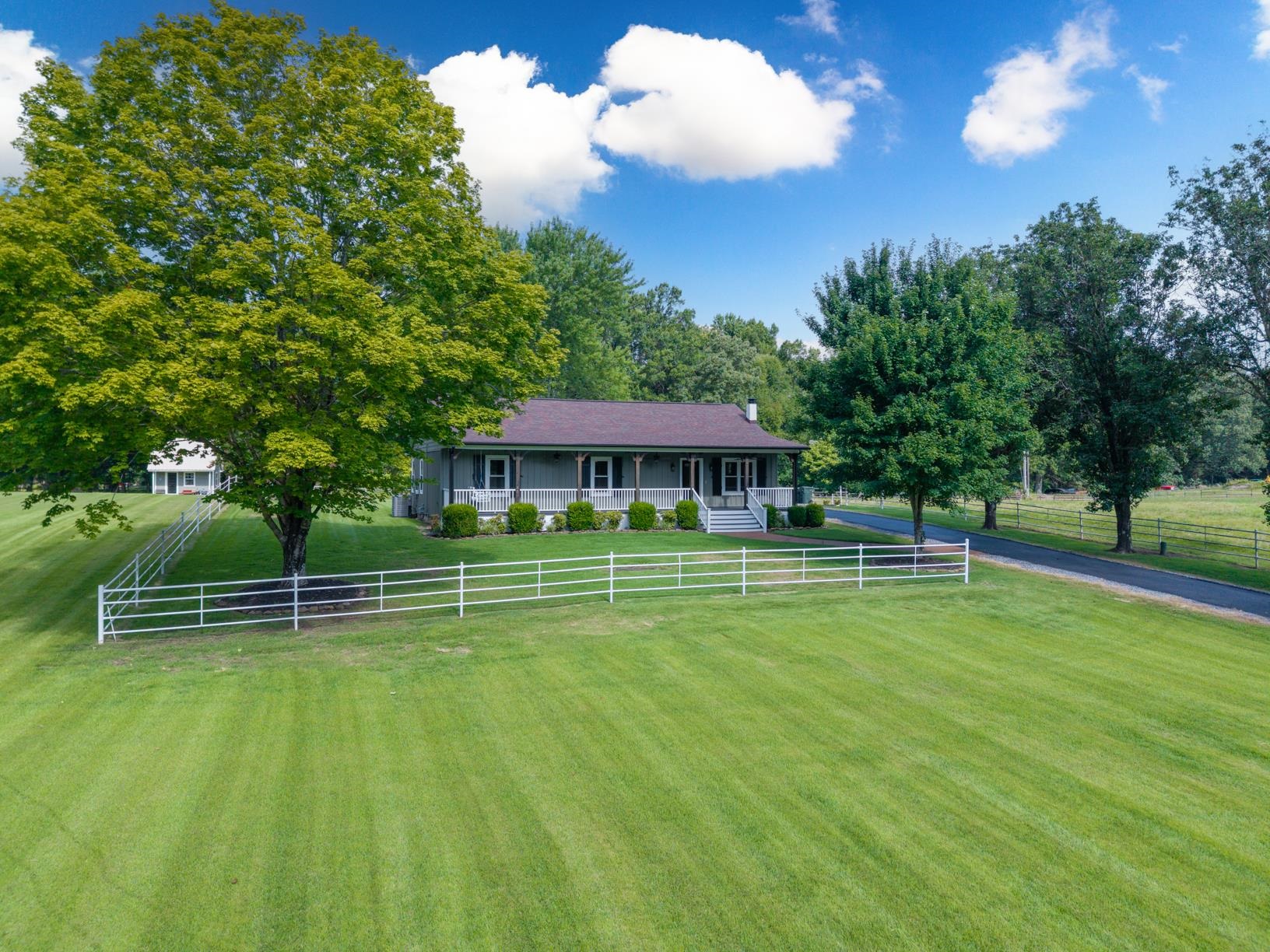 4595 Broadway Road Bartlett, TN 38002 - Photo 1 of 40 Gallery Image 1