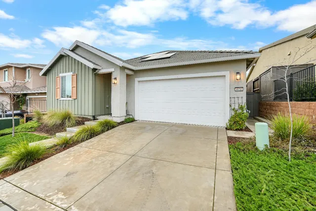a front view of house with garage and yard