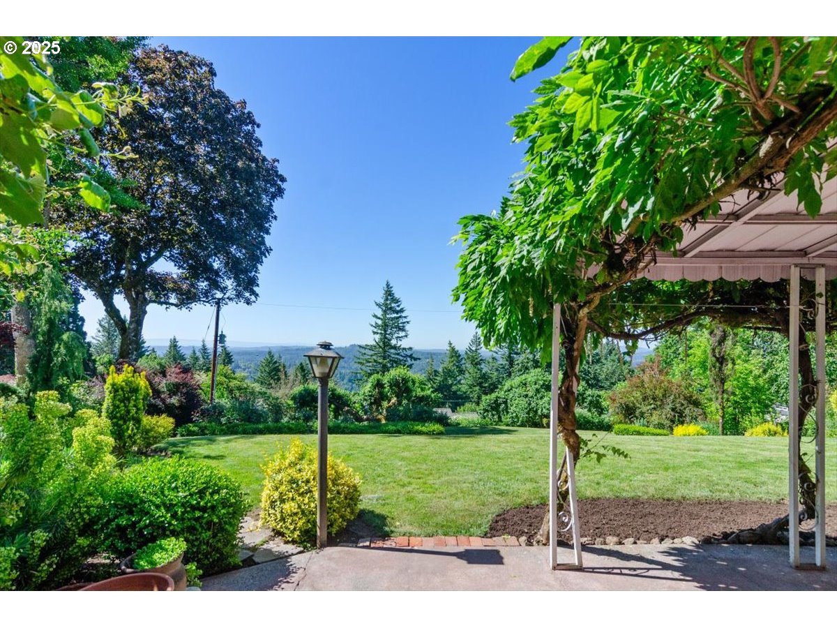4326 Southwest Arthur Way Portland, OR 97221 - Photo 14 of 43 Yard
