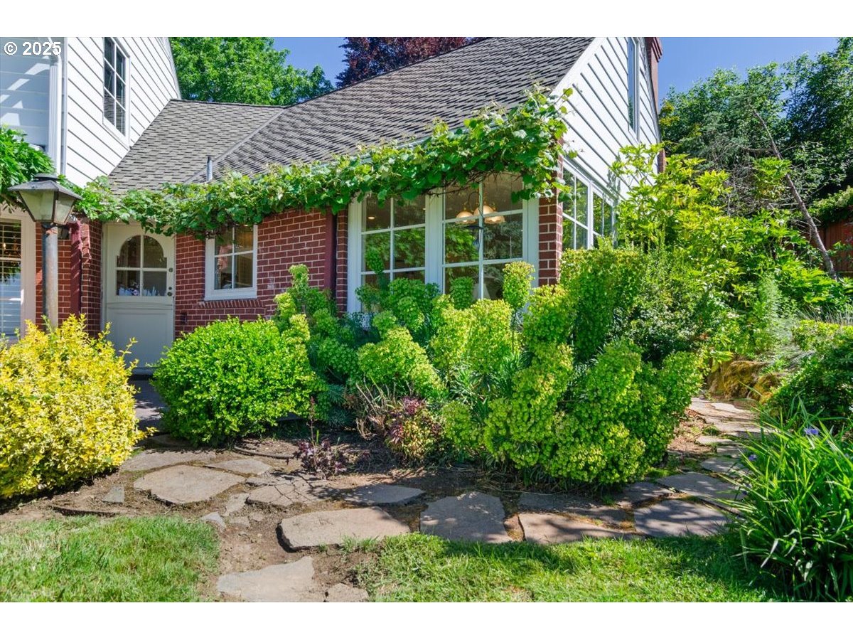 4326 Southwest Arthur Way Portland, OR 97221 - Photo 38 of 43 Exterior