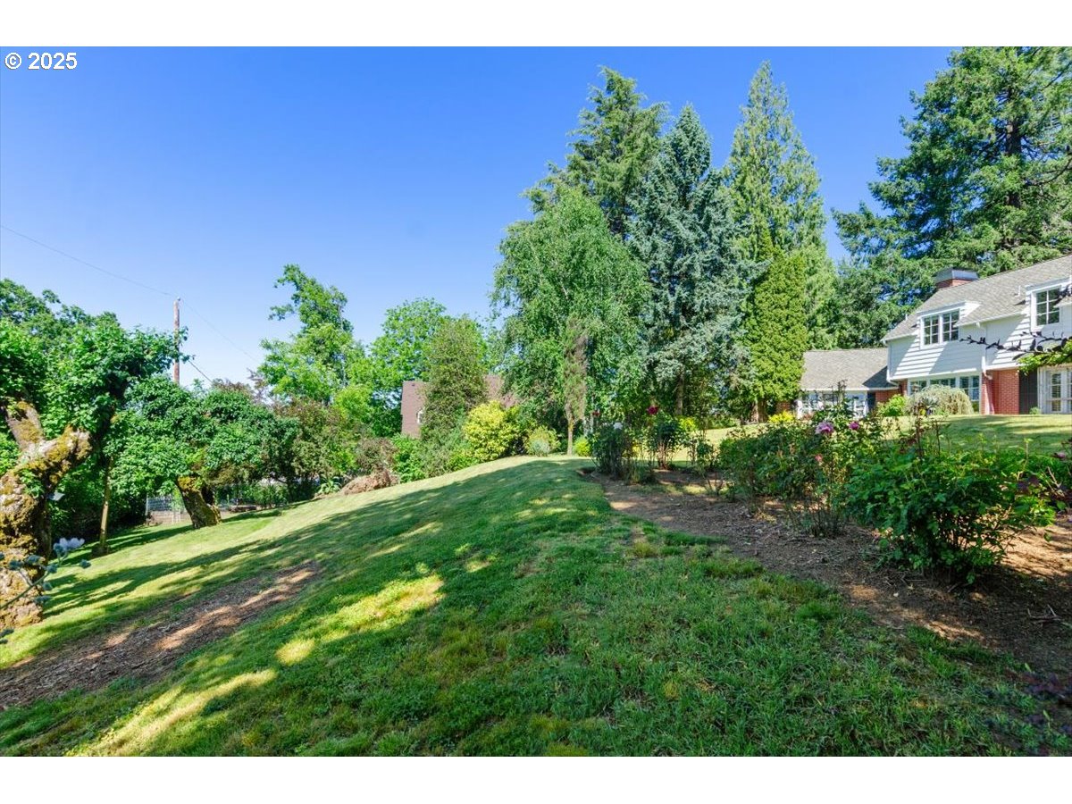 4326 Southwest Arthur Way Portland, OR 97221 - Photo 43 of 43 Yard